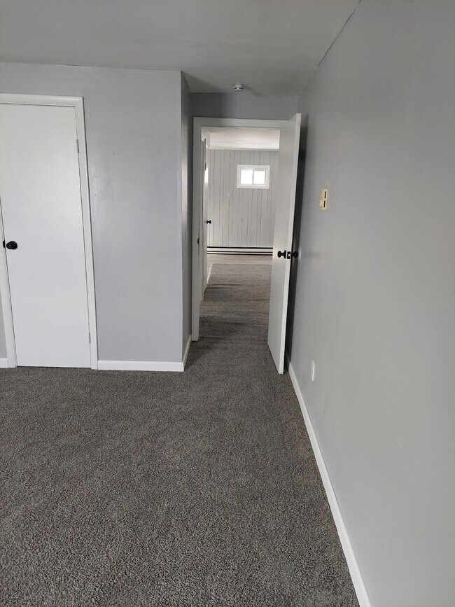 Foto del edificio - 12 Airport Rd