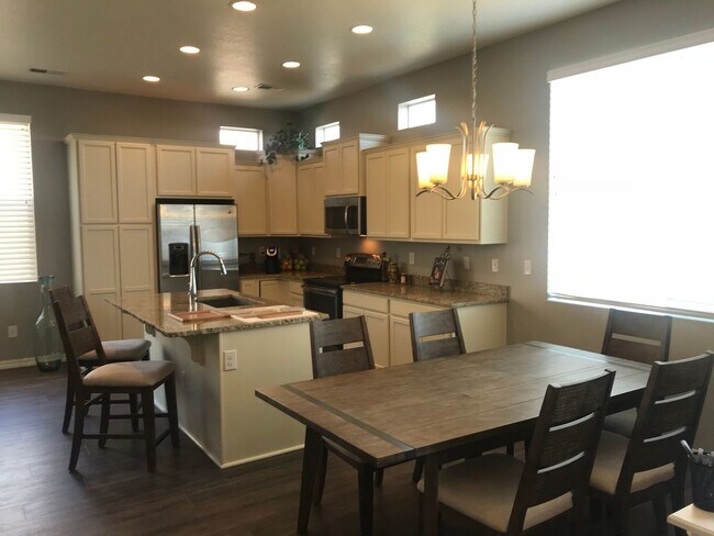 Building Photo - Sunny End Location Boasting Luxury Finishes