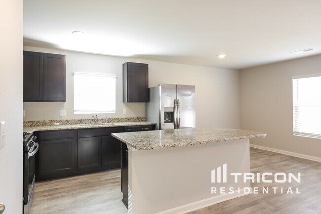 Building Photo - 927 Equine Dr