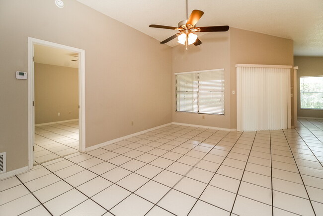 Foto del edificio - 338 Hearth Ln