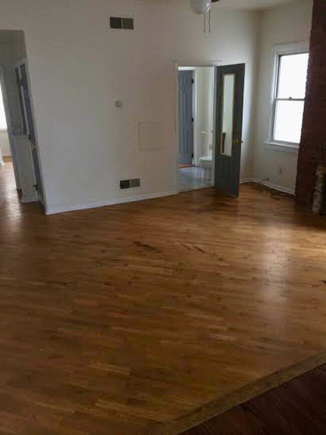 Building Photo - *** Southside Slopes Apartments * Pet Friendly * Walk to E. Carson St. * Available Now * Spacious...