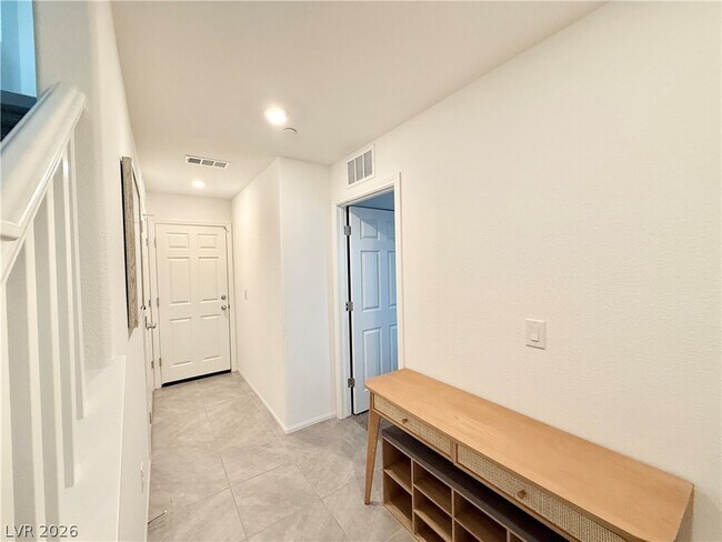 Foto del edificio - 5672 Beguiling Falls St