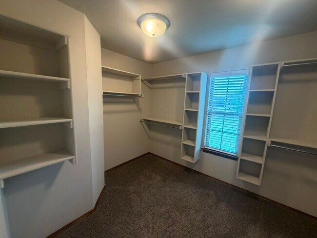 Building Photo - Spacious 4-Bedroom, 2-Bath Home with 2-Car Garage in Yukon!
