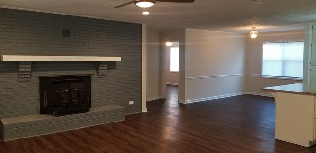 Building Photo - 871 Jefferson Dr SW