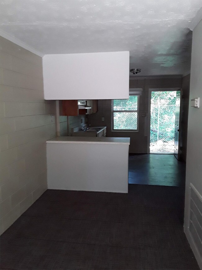 Building Photo - 441 S Seale Rd