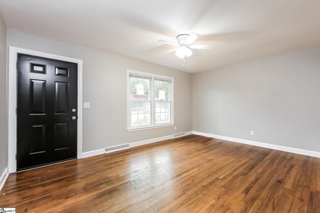 Building Photo - 111 Clarendon Dr
