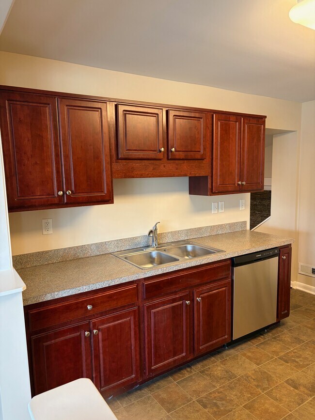 Foto del edificio - 7408 Lorenzo Ln