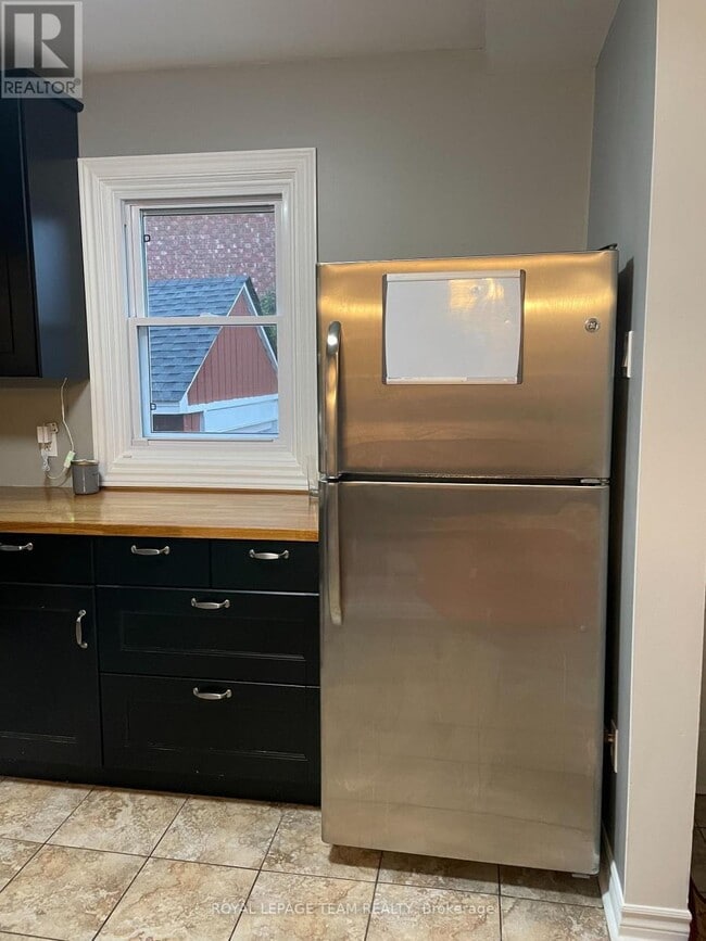 Building Photo - 1297 Kitchener Ave