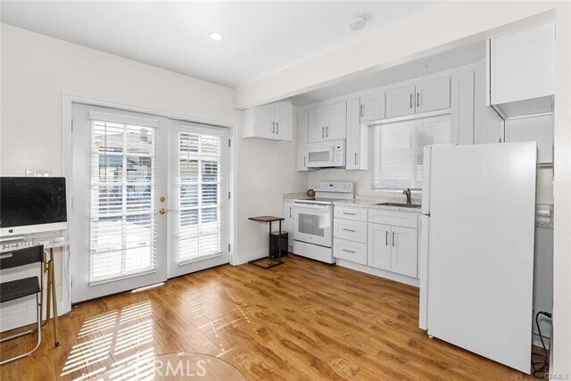 Foto del edificio - 8829 Sylmar Ave
