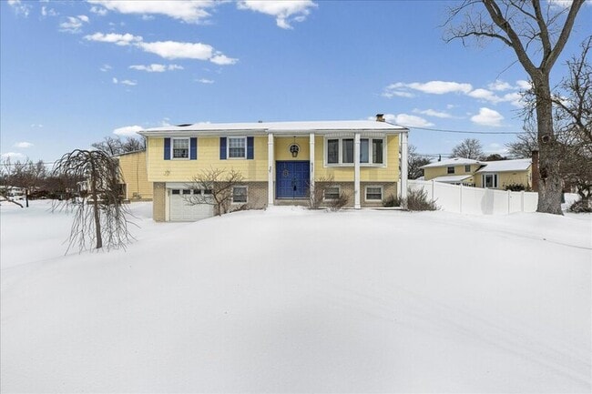 Building Photo - 5 Knollwood Dr
