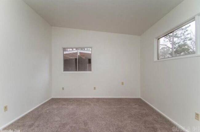 Building Photo - 11 Lamont Dr