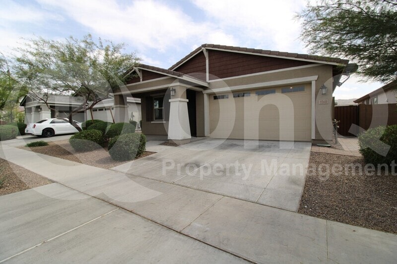 Primary Photo - 1341 E Glass Ln