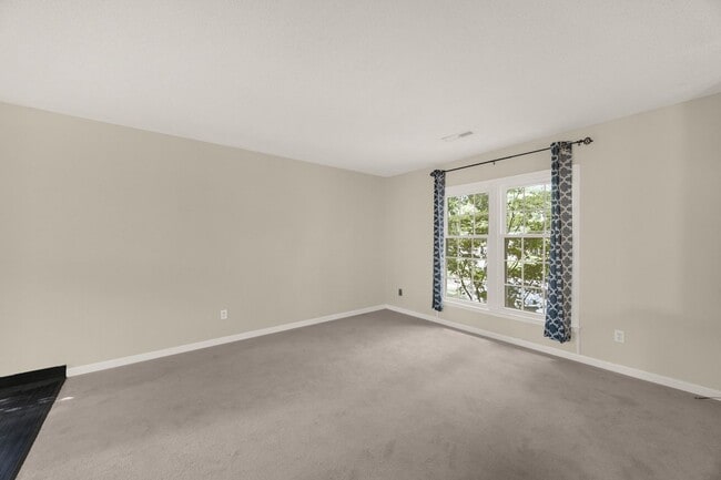 Building Photo - Lovely 3 bedroom, 1 1/2 bathroom home in G...