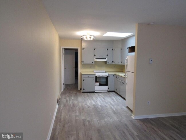 Building Photo - 221 Swinehart Rd