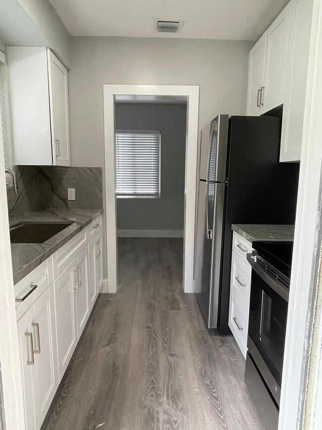 Building Photo - 200 NW 14th Ave