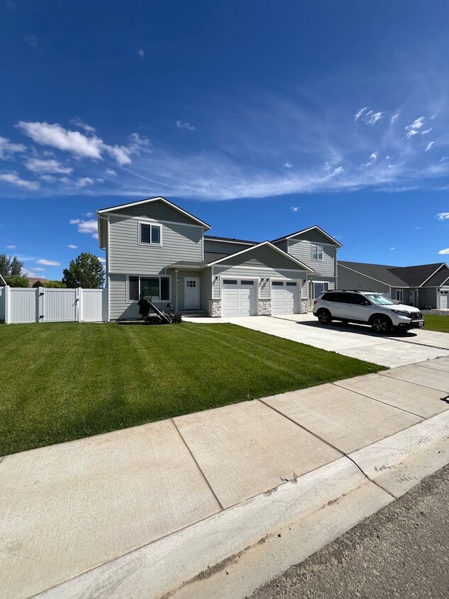 Primary Photo - Beautiful Duplex in Ephrata