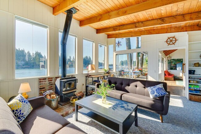 Building Photo - 50 E Treasure Island Dr