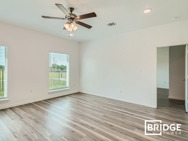 Building Photo - 7360 Parkside Pl Dr