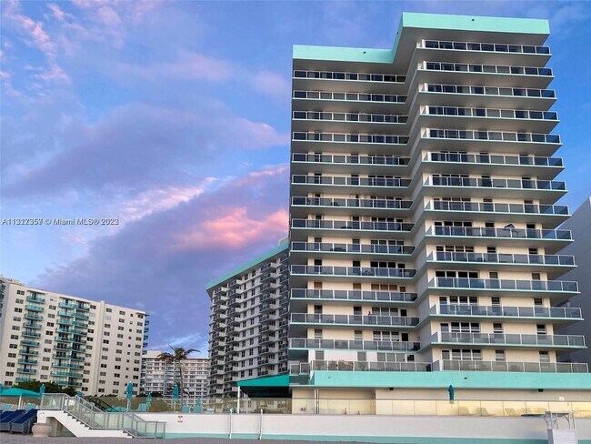 Foto del edificio - 3725 S Ocean Dr