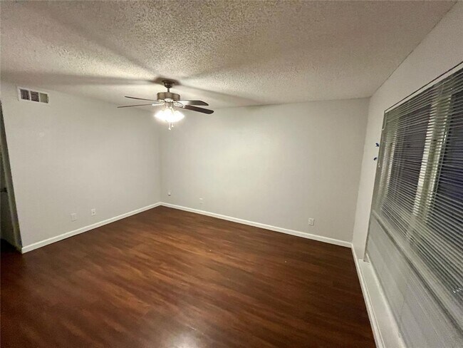 Foto del edificio - 122 Hillside Dr