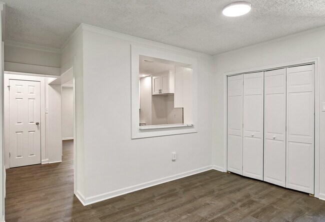 Building Photo - 6605 Fitzhugh Ave