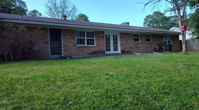 Foto del edificio - 608 Willow Bend Dr
