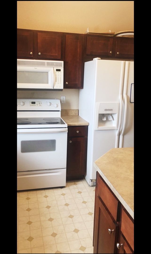 Building Photo - 2 Bedroom In Gated Community