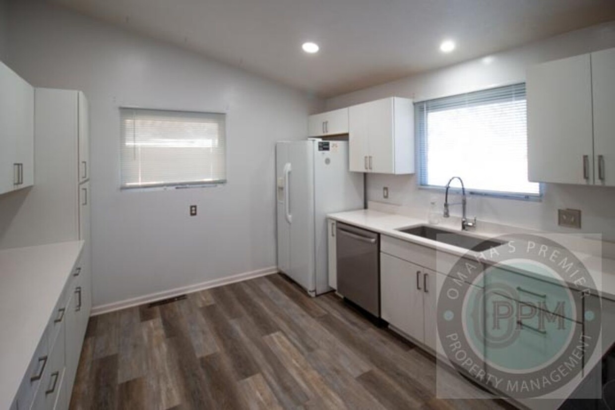 Foto principal - Spacious 4-Bedroom, 2-Bathroom Home for Re...