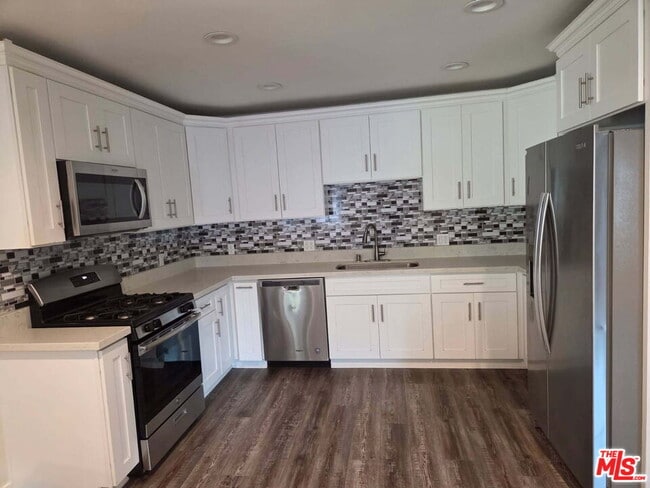 Building Photo - 6653 Glade Ave