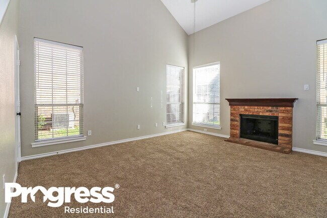 Foto del edificio - 4138 Briar Hill Dr