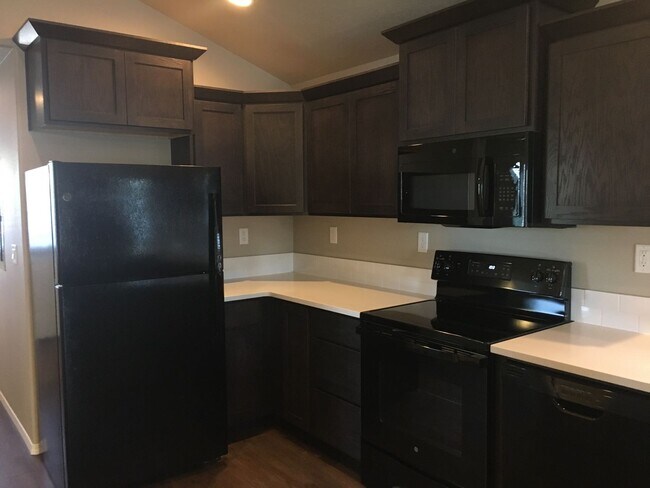 Foto del edificio - 2 Bedroom / 1 Bathroom in SW Redmond Commu...