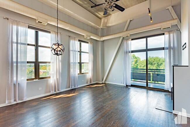 Building Photo - Incredible 2 bed/2 bath condo in Lake View...