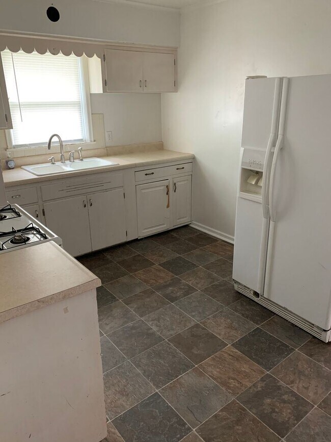 Building Photo - 3 br, 1 bath House - 532 S 16th Street