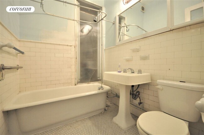 Foto del edificio - 12 Willoughby Ave