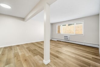 Building Photo - 2242-2242 Scarth St
