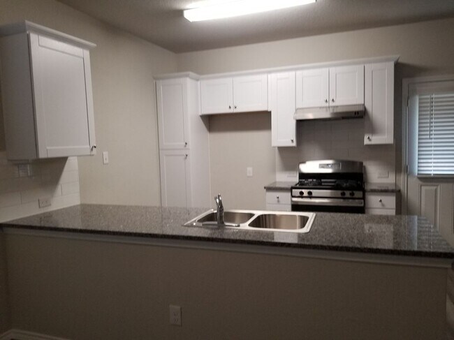 Building Photo - 7930 Oak Mdws Bnd