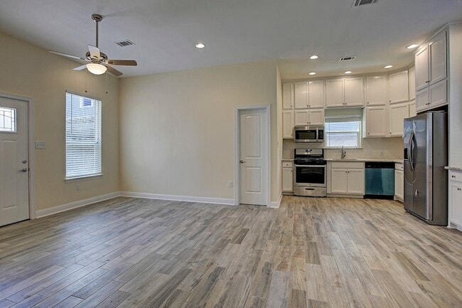 Photo - 1541 Ashland St Apartment