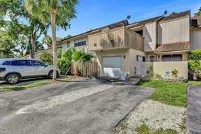 Foto del edificio - 833 NW 81st Ave