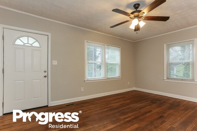 Building Photo - 430 Wilkinson Dr SE