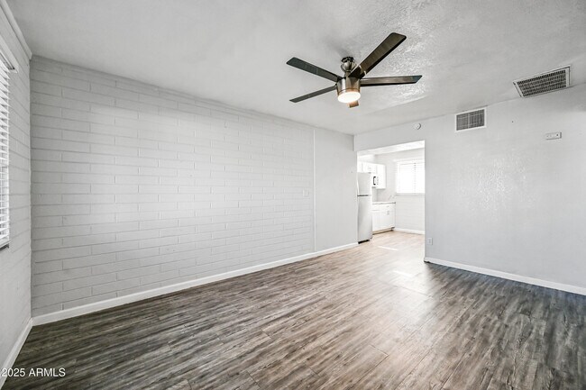 Foto del edificio - 1744 W Glendale Ave