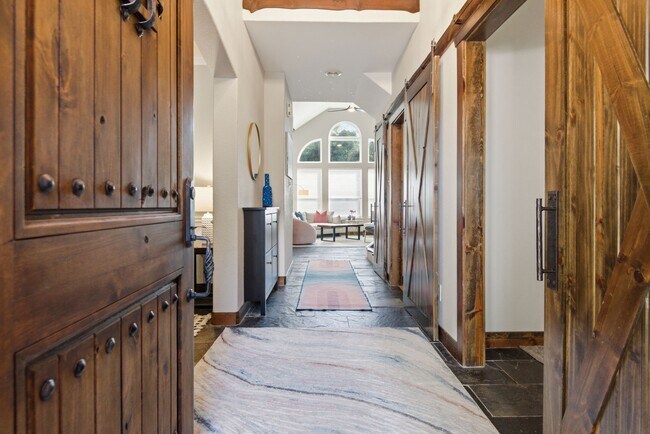 Foto del edificio - 6203 Cash Oaks Dr