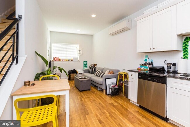 Foto del edificio - 2427 Frankford Ave