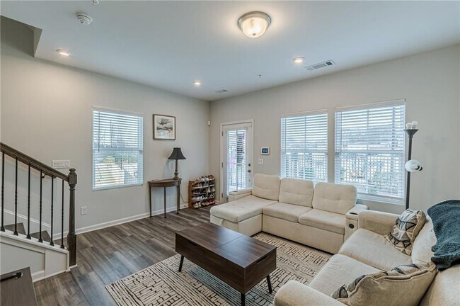 Foto del edificio - 1205 Skylar Ln SE