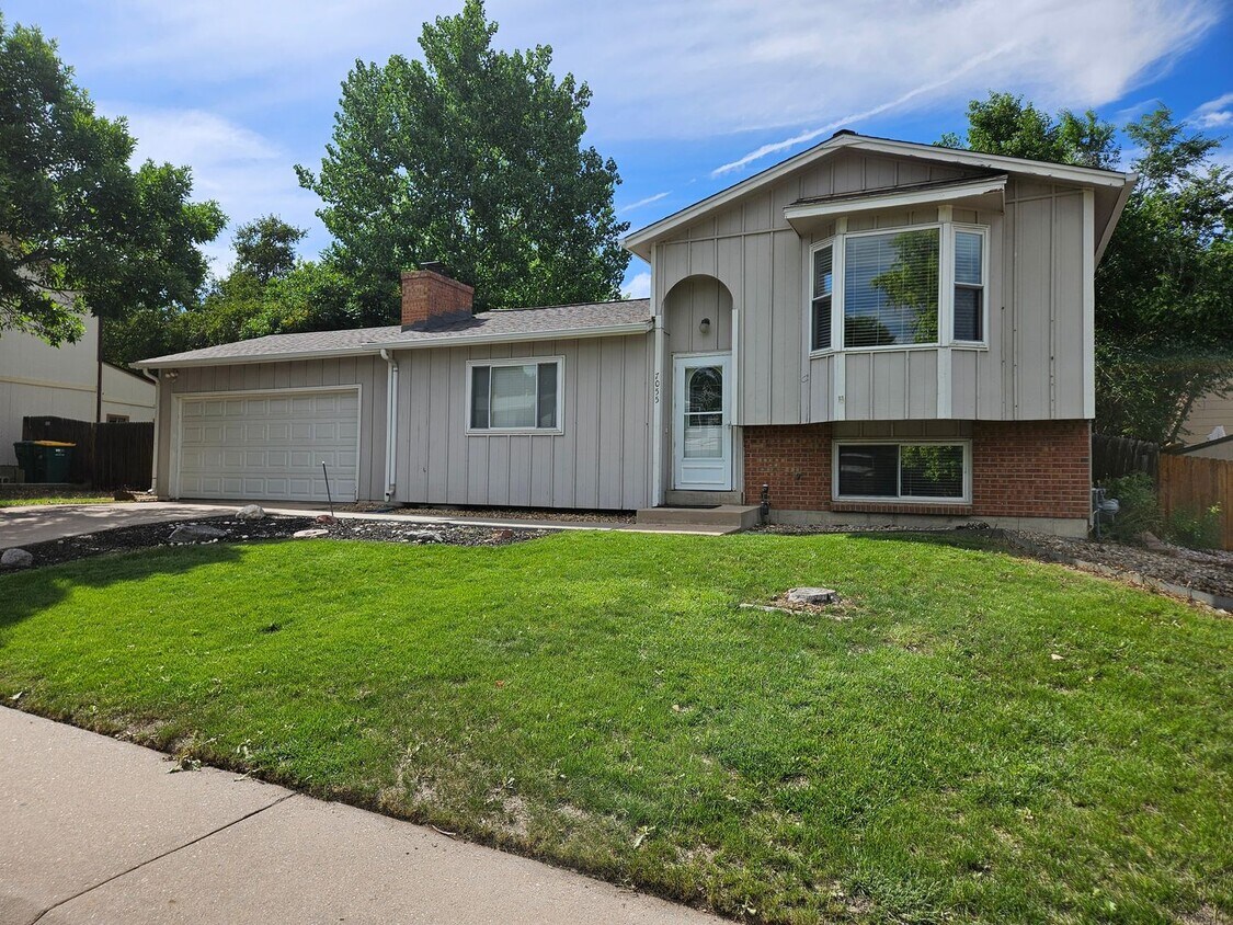 Foto principal - Charming 3-bedroom, 2-bathroom home