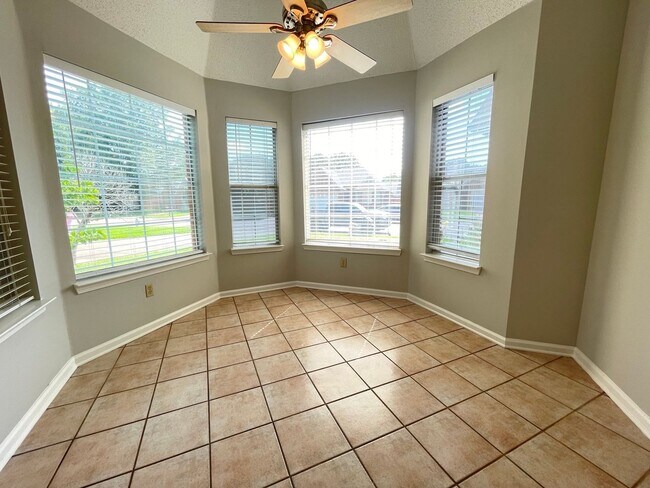 Foto del edificio - 5884 Alexandria Ln