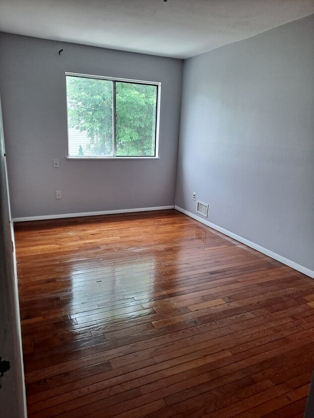 54 Walker Dr, Staten Island, NY 10303 House Rental in Staten Island