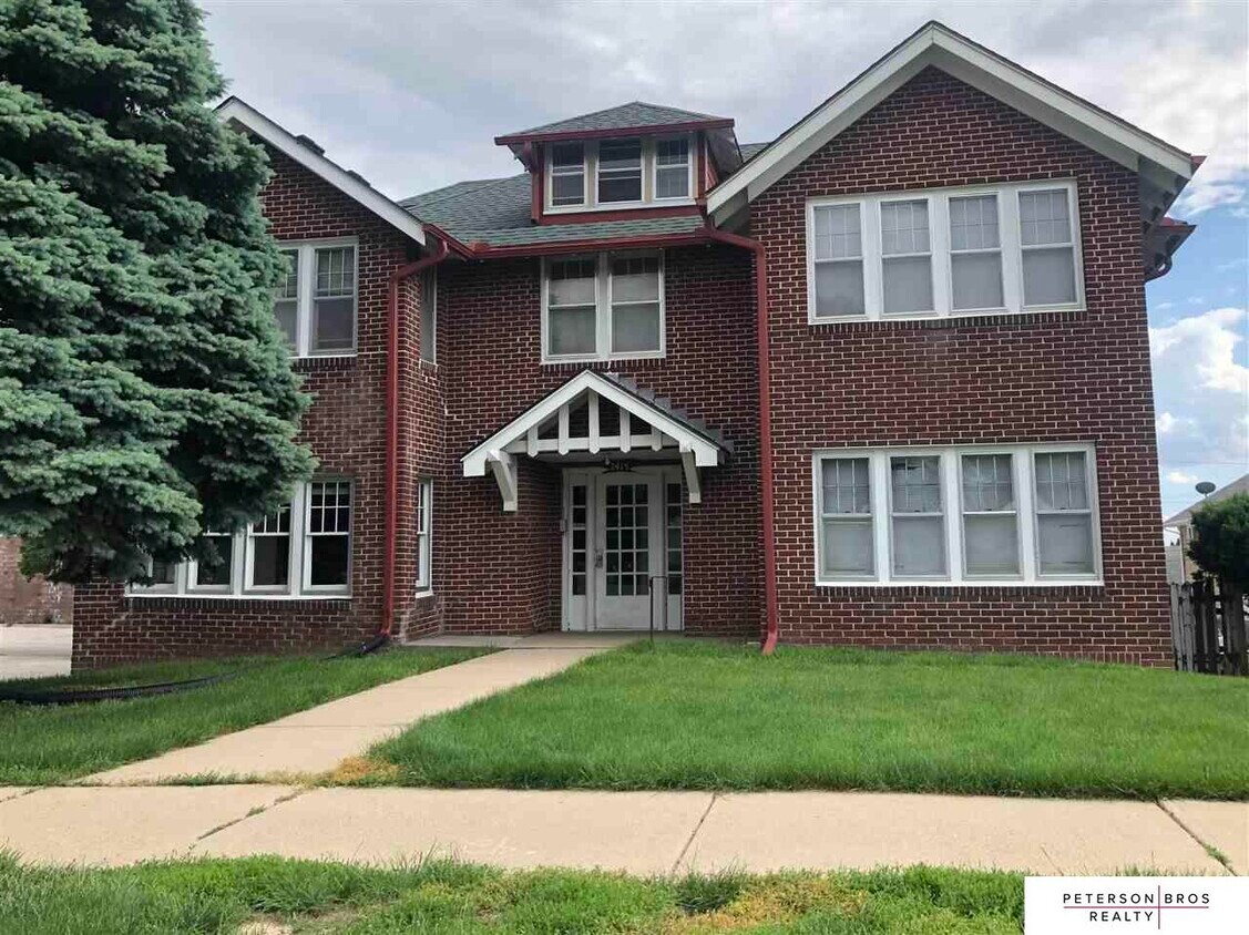 Foto principal - 2415 F St