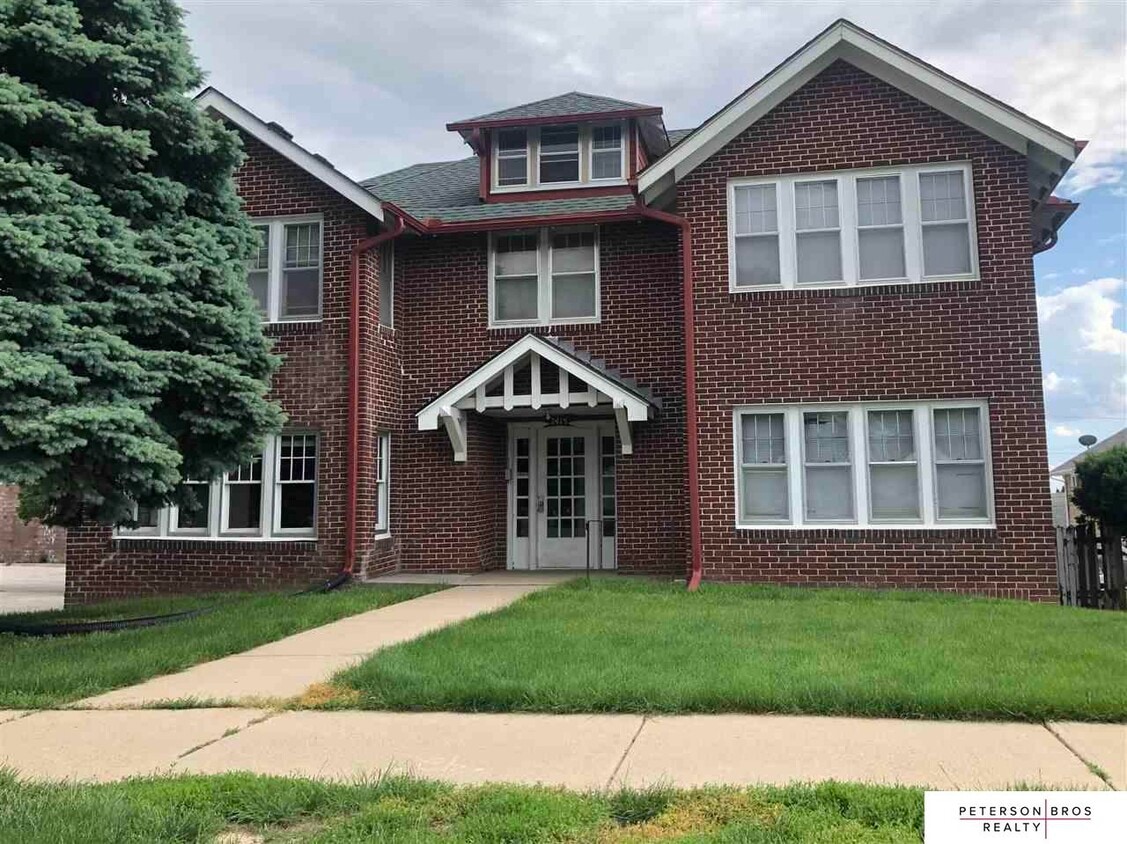 Primary Photo - 2415 F St