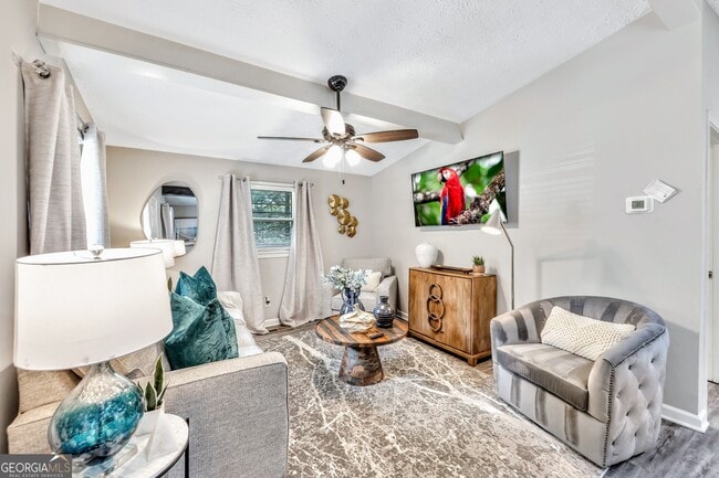 Foto del edificio - 165 Cole Lake Rd