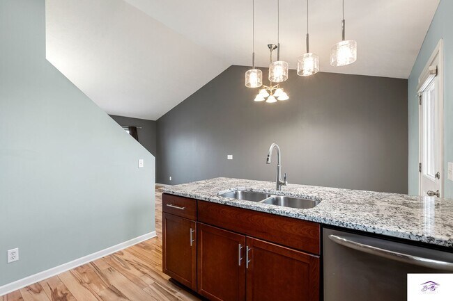 Foto del edificio - AVAILABLE NOW!